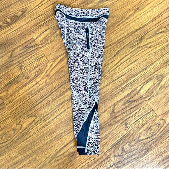 Lululemon Inspire Tight ll - Picture 5 of 6